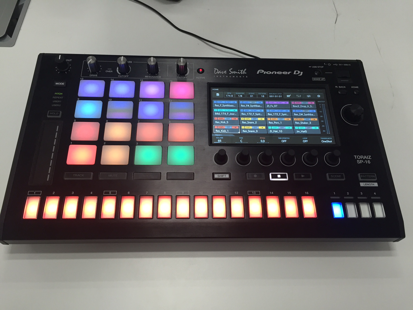 Pioneer DJ発のサンプラー、「TORAIZ SP-16」の企画担当者にいろいろ聞いてみた。 – DTMers