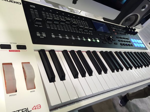 豪華プラグインも多数付属｜M-AUDIO、MIDIキーボード「CTRL49」を発表