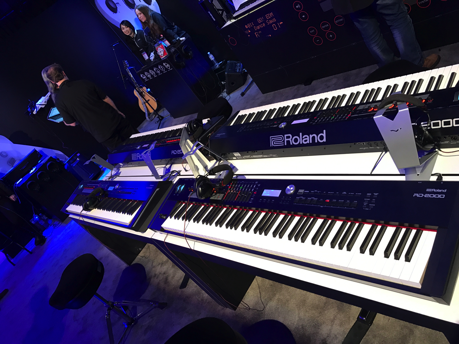 ステージピアノ最新モデル Rd 00 を発表 Namm17 ブースレポート Roland Dtmers 音楽制作者のためのwebマガジン By イシバシ楽器