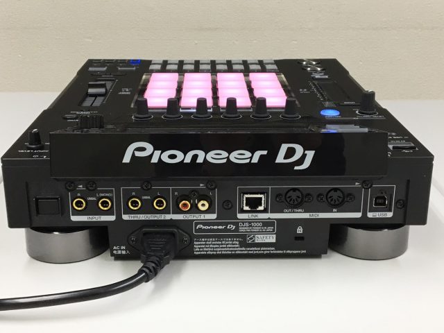 形はCDJ、中身はサンプラー｜Pioneer「DJS-1000」を発表！ – DTMers