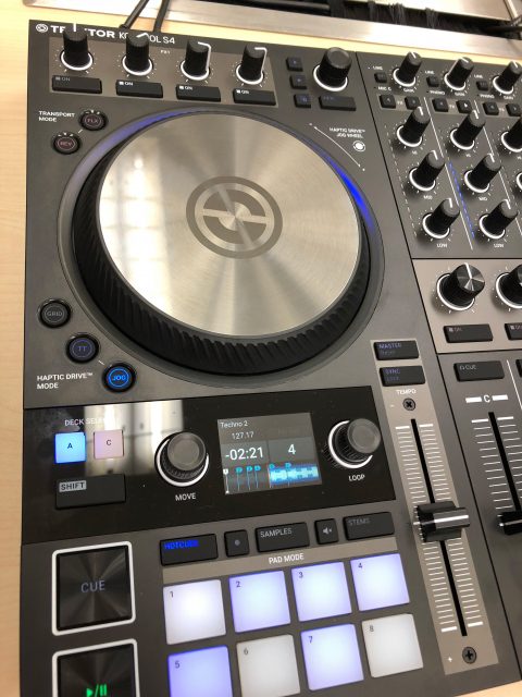 最も人気商品 TRAKTOR KONTROL S4 MK2＋専用DJソフト！ DJ機器